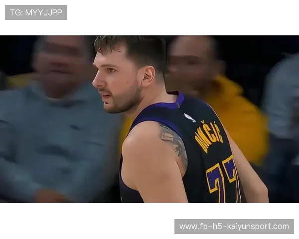 东契奇突破制造连续犯规